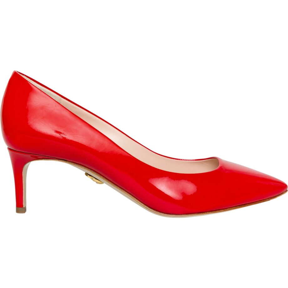 Patent leather pumps with kitten heel