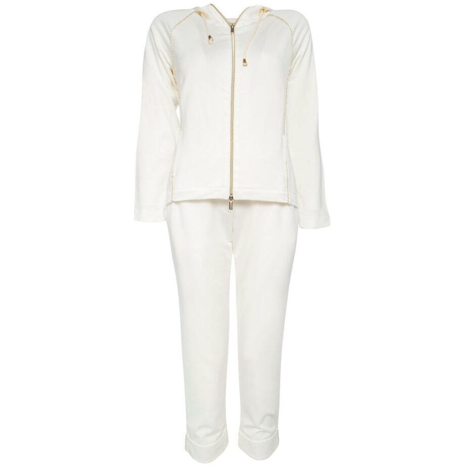 Leisure suit with 3/4 length pants