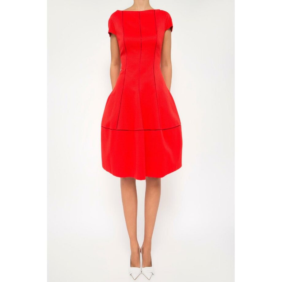 Knee-length, tapered dress with cap sleeves and structured fabric