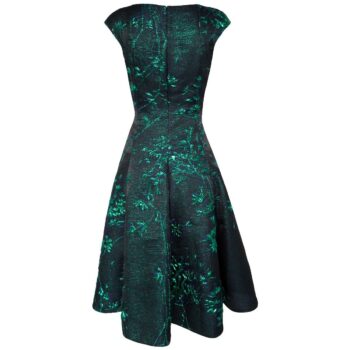 Tailliertes, knielanges Cocktailkleid mit ausgestelltem Rockteil und floralem Metallic-Muster-0