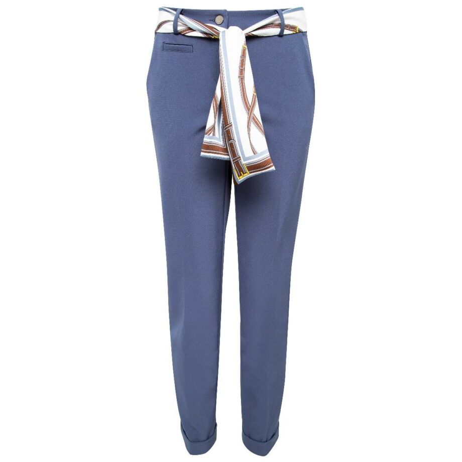 Stretch pants with tucks and foulard belt