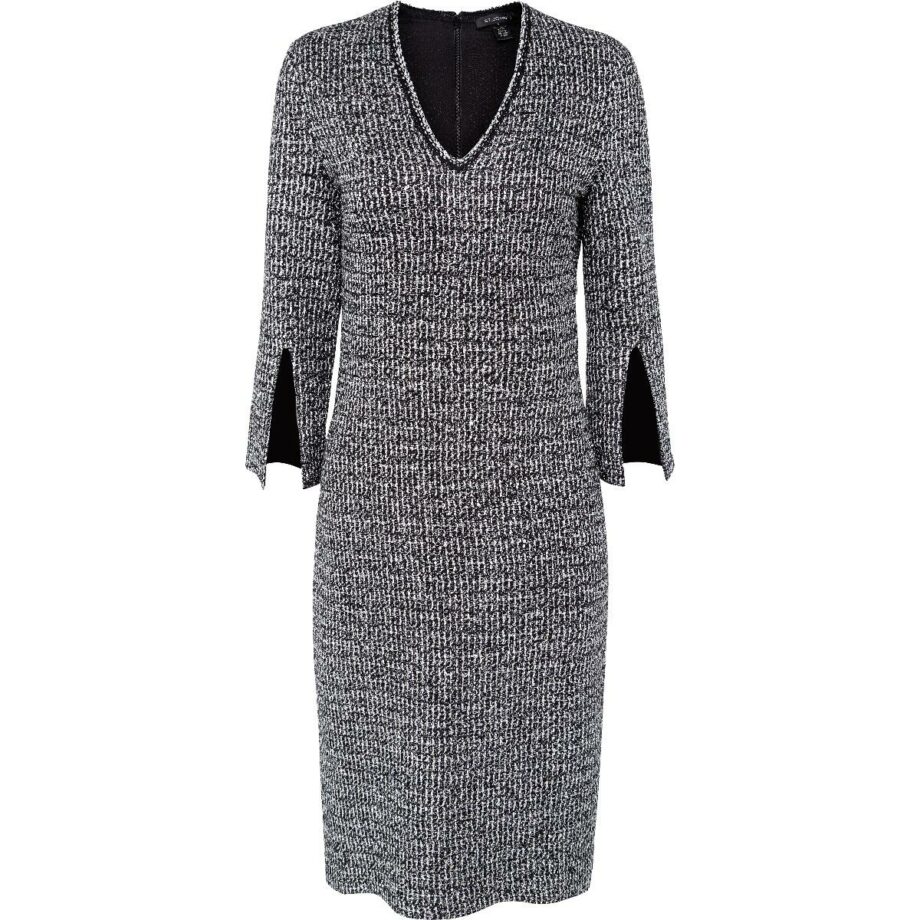 Knee-length knit dress with v-neck and silk lining