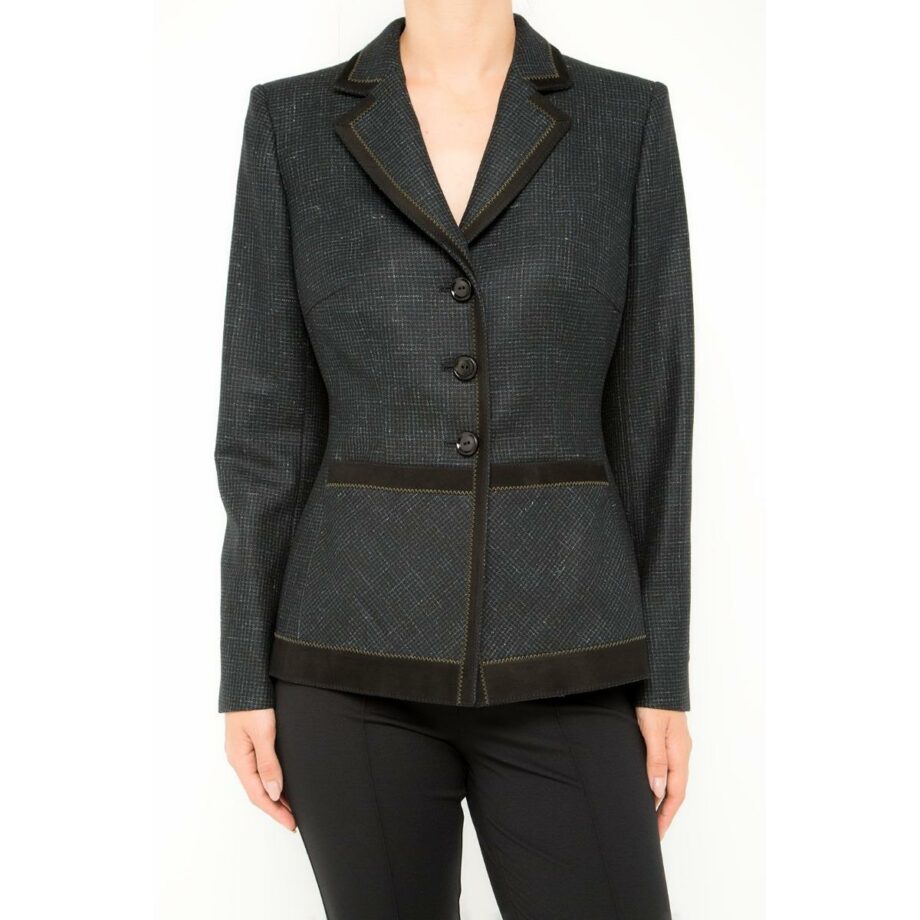 Tapered wool blazer with lapel collar