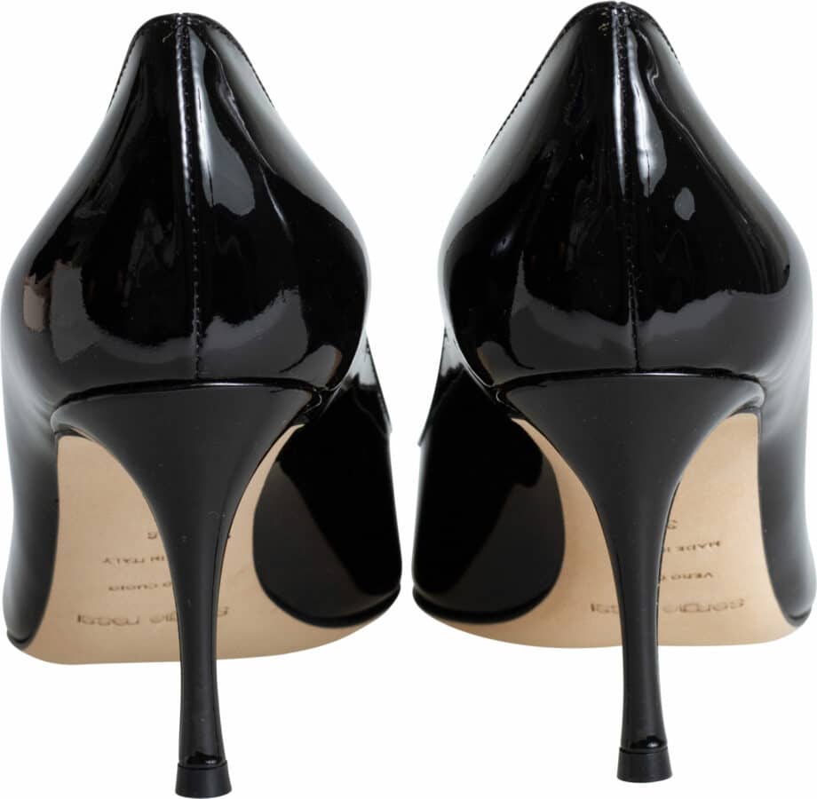 Patent leather high-heel pumps with pointed toe cap