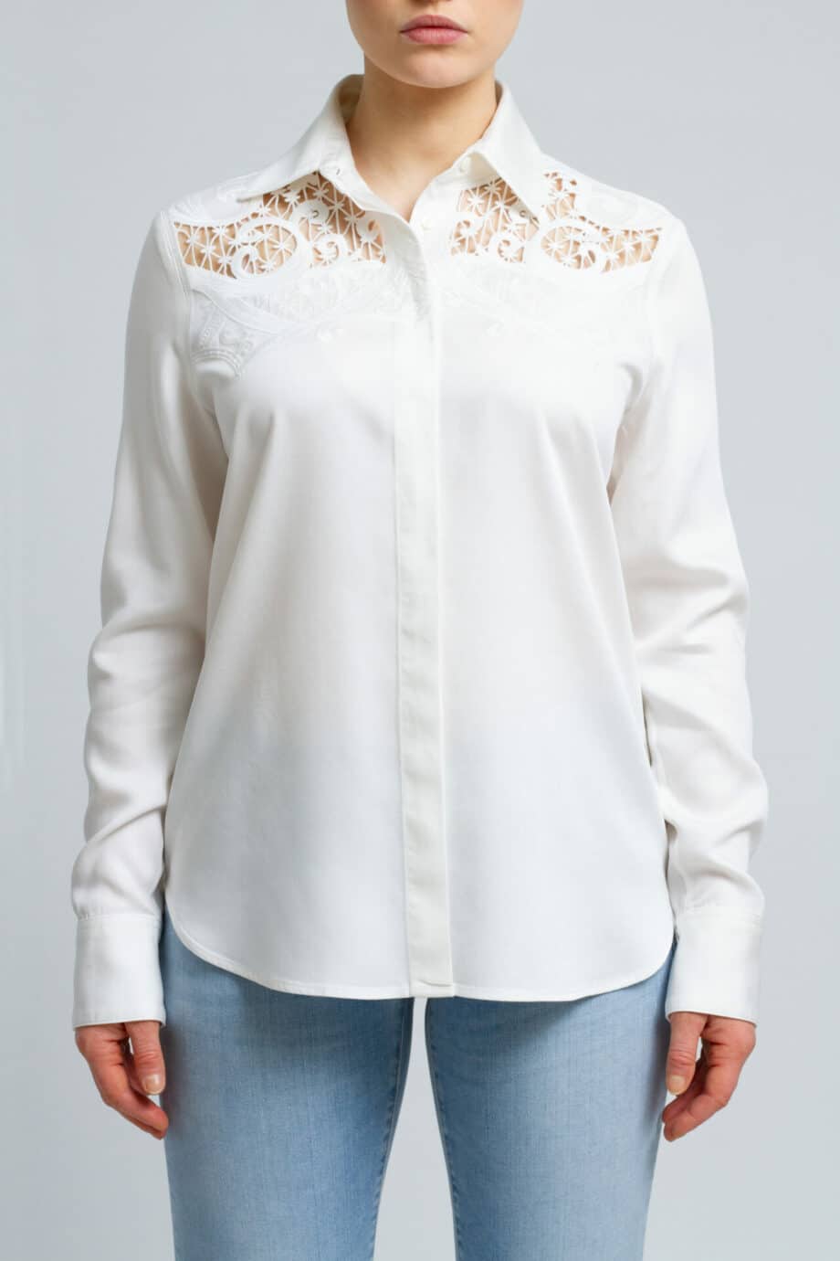 Slim fit blouse with transparent lace details