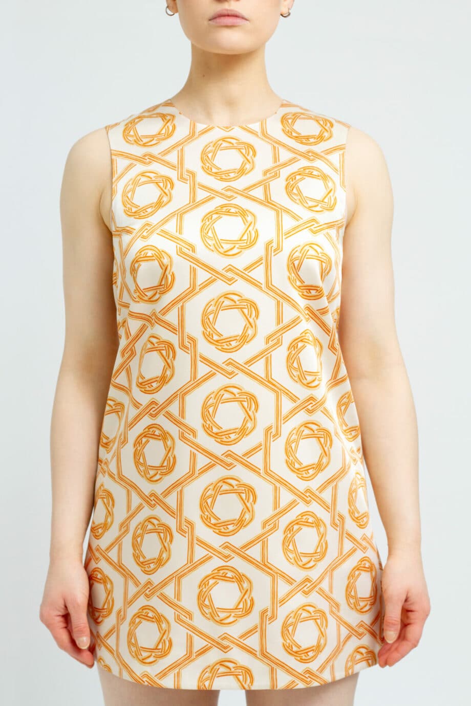 Short dress with straight cut and ornamental print