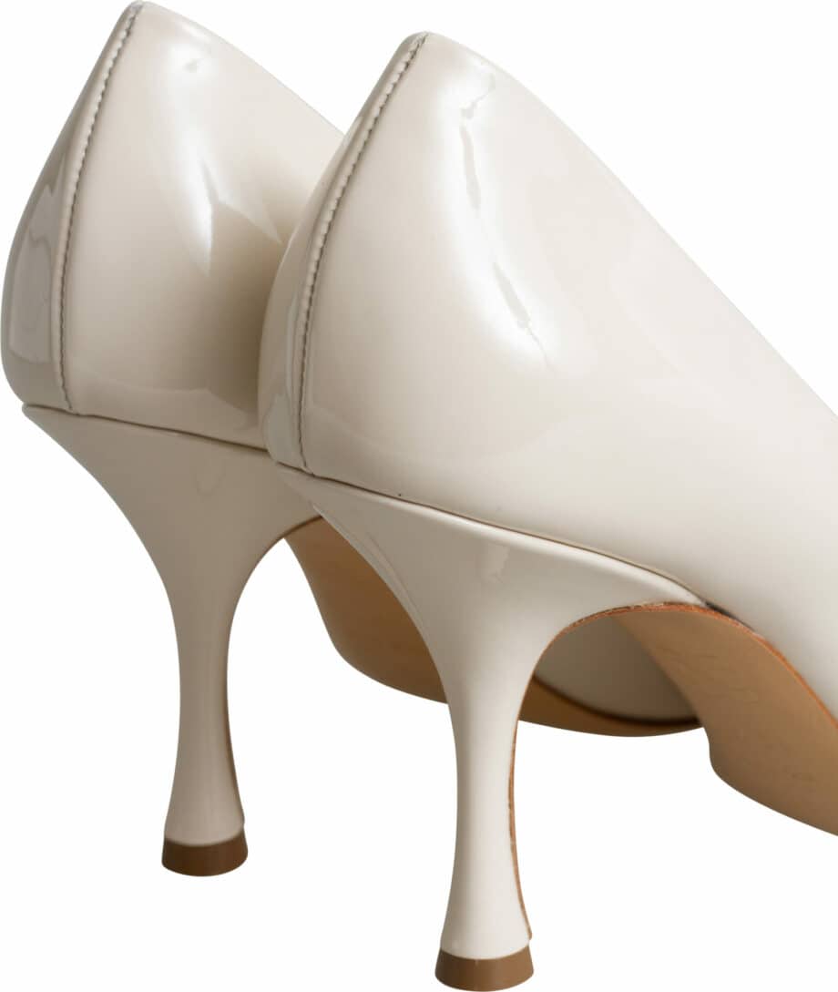 Patent leather pumps with pointed toe caps