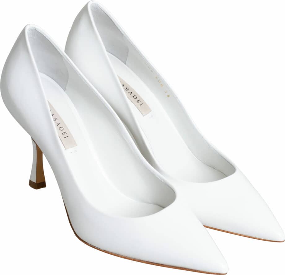 Patent leather pumps with pointed toe caps