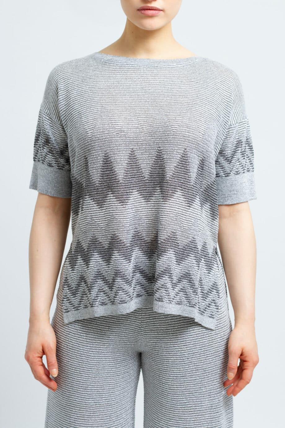 Knit pullover with short sleeves and graphic print