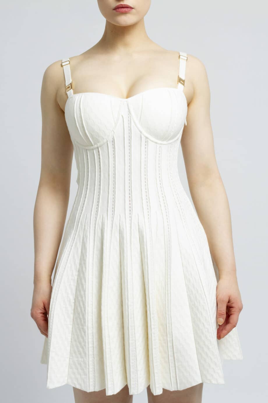 Kurzes, ausgestelltes Strickkleid mit Bustier