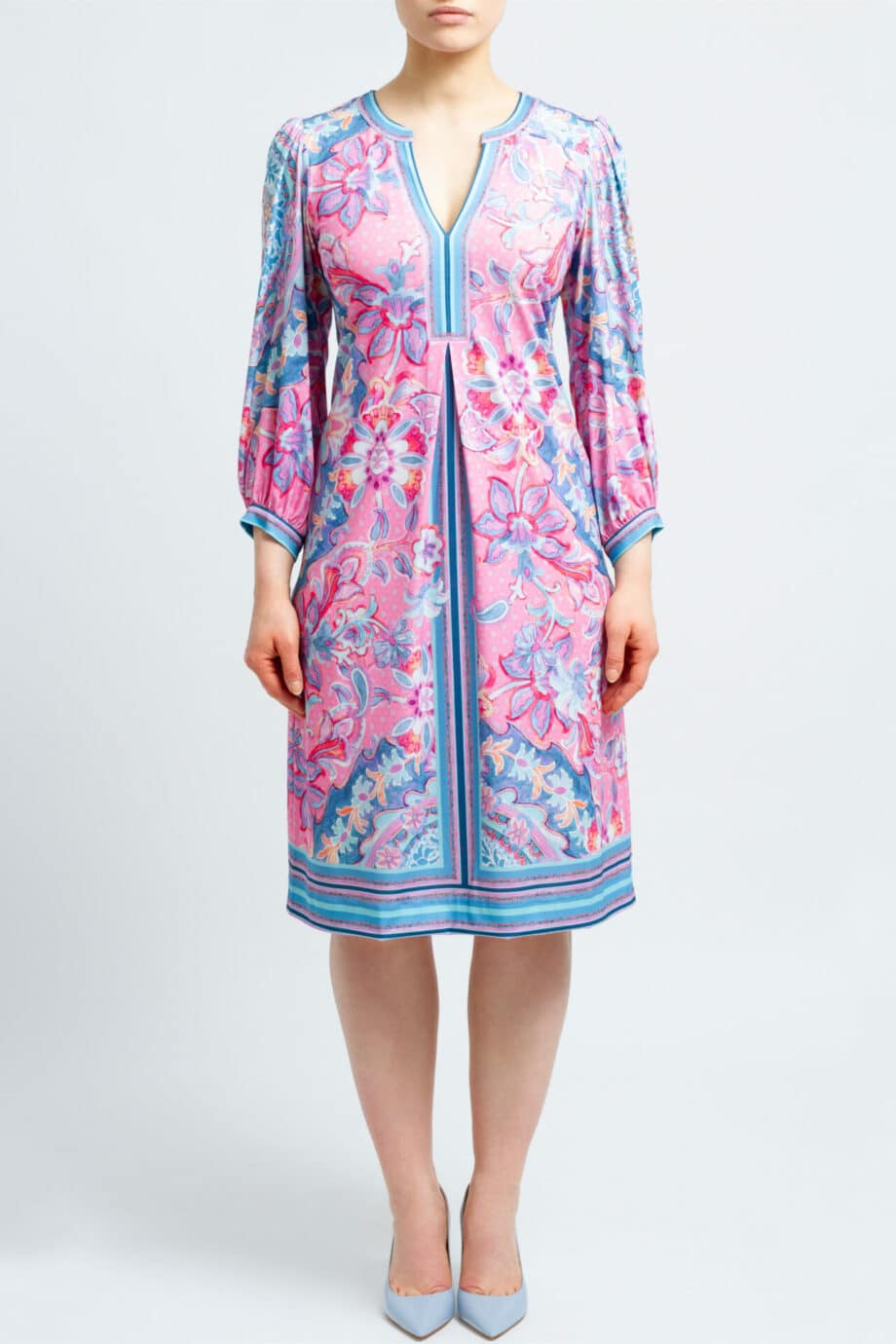 Knee-covering dress with long sleeves and floral print