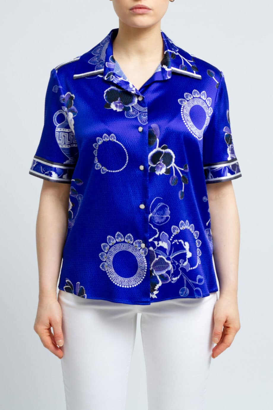 Silk shirt with short sleeves and floral print