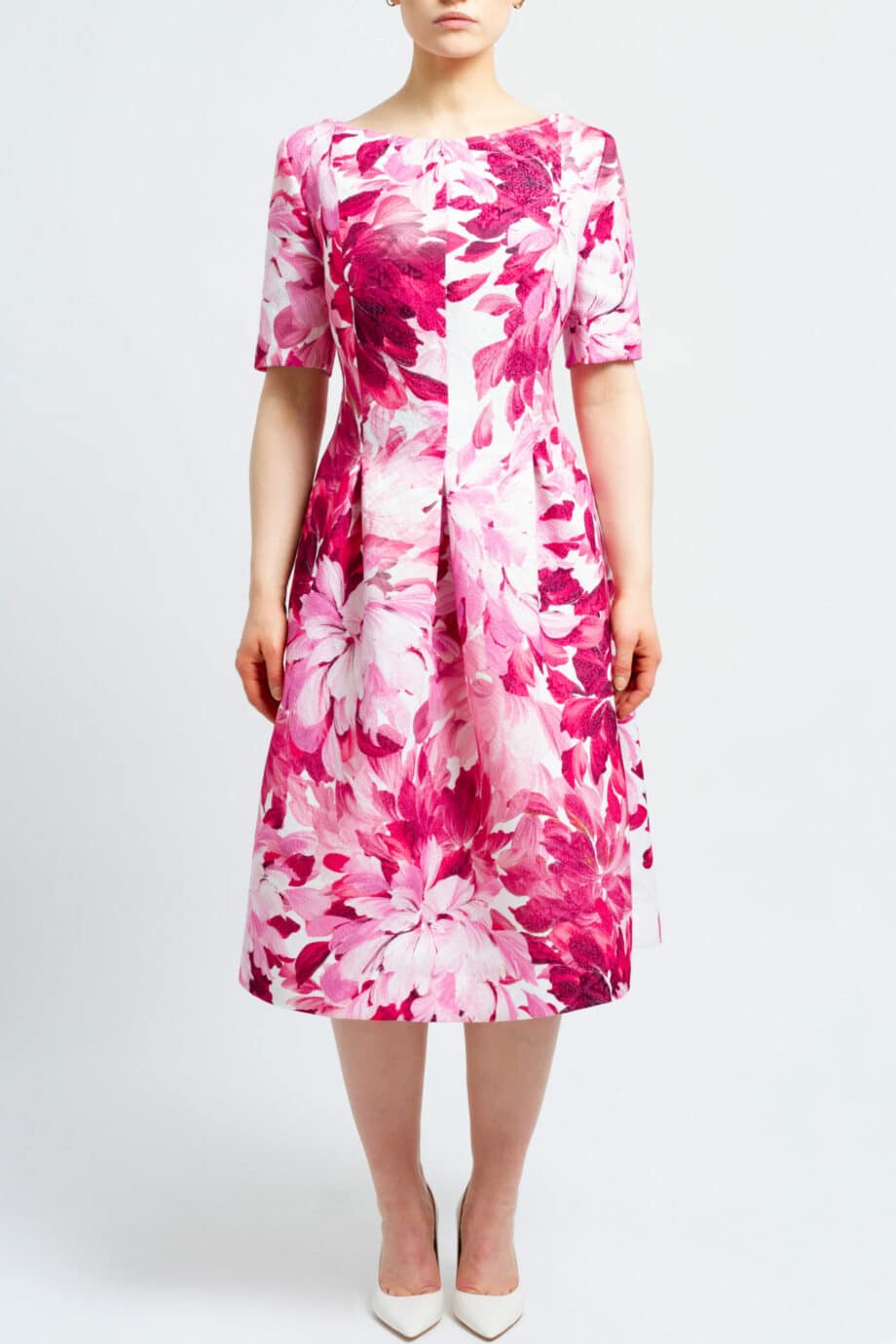 Knee-covering dress with short sleeves and floral print