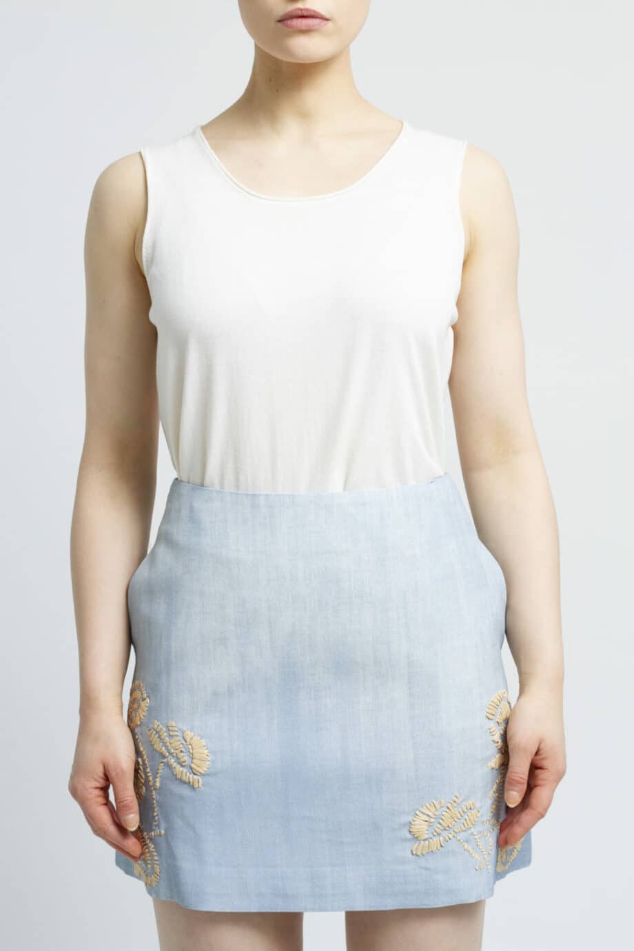 Short denim skirt with floral embroidery