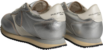 Leder-Sneaker mit Metallic-Finish, Wappenpatch und Profilsohle – Bild 4