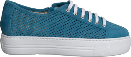 Perforierter Veloursleder-Plateau-Sneaker mit Schnürung – Bild 5