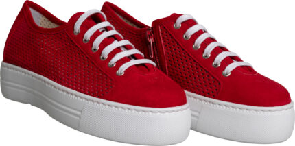 Perforierter Veloursleder-Plateau-Sneaker mit Schnürung – Bild 4