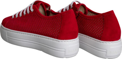 Perforierter Veloursleder-Plateau-Sneaker mit Schnürung – Bild 3