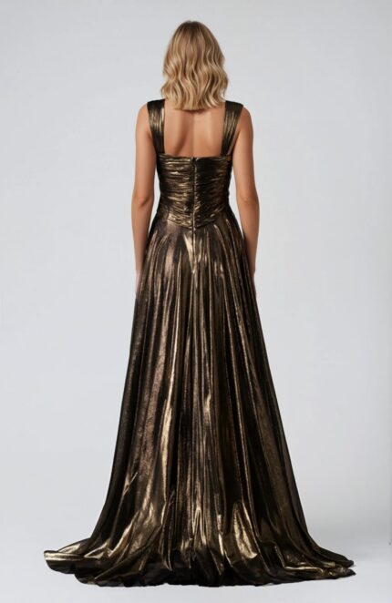 Abendkleid mit Metallic-Finish, Drapierung und fließender Rockpartie – Bild 3