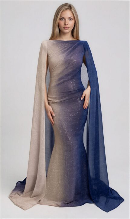 Abendkleid mit Cape und schimmernder Drapierung – Bild 2