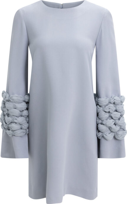 Hellblaues Minikleid mit dekorativen Ärmeldetails