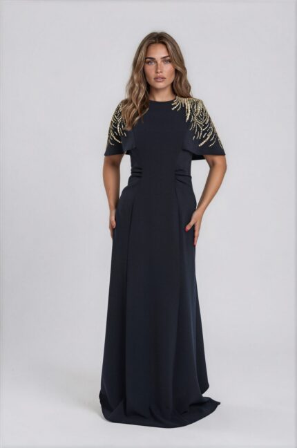 Langes Abendkleid mit Cape-Ärmeln und Schmuckbesatz – Bild 2