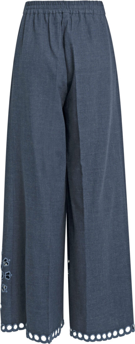 Weite Hose aus leichtem Denim mit floraler Lochstickerei – Bild 3