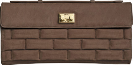 Elegante Clutch mit Steppstruktur und Logo-Verschluss