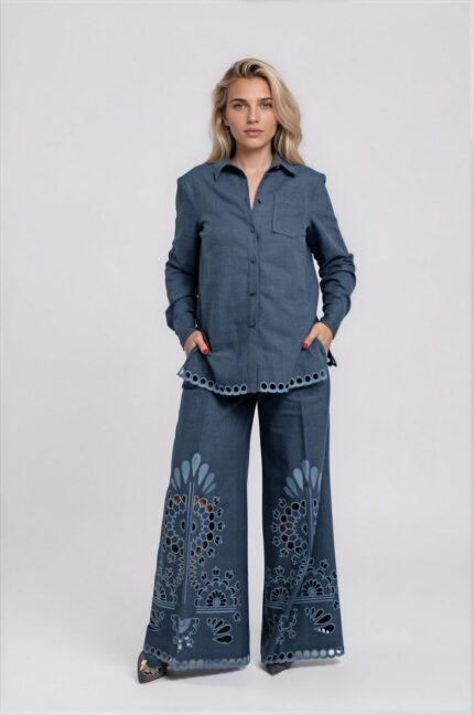 Weite Hose aus leichtem Denim mit floraler Lochstickerei – Bild 2
