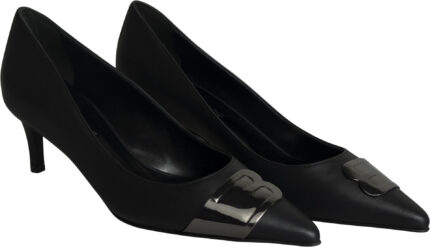 Elegante Lederpumps mit spitzer Kappe und glänzender Schmuckapplikation – Bild 2