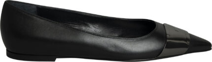 Elegante Ballerinas mit spitzer Kappe und glänzender Schmuckapplikation